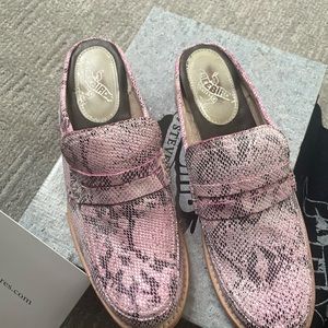 Freebird pink Monalisa snakeskin slides